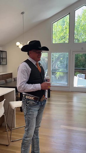 When an auctioneer gets ask the question about can you do that … talking fast thing … #auctioneers #realestateexpert #realestatemarket #realestateteam #realestateinvestment #realestateinvestor #realestateagenttips #realestateauctions #houseauctions #luxuryrealestate | Myers Jackson America's Auctioneer | Facebook