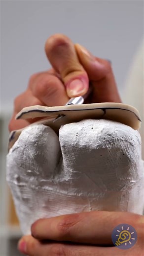 Wer braucht schon Tabis, wenn man Gips und Träume hat? 💀👟