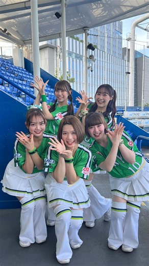 東京ヤクルトスワローズ『Passion』 on Instagram: "【T.O.K.Y.O.💚】 皆様、こんにちは #13YAKO です😆☀️ 『2025 TOKYO燕プロジェクト』💚 3回表ダンスタイムで披露している『T.O.K.Y.O.』を #1RUNA #5NATSUMI #6AKANEKO #10HIIRAGI #13YAKO で踊ってみました🫶 この曲のポイントは、#TOKYOおみこしダンス です！☝️ とてもキャッチーで真似したくなるムーブが沢山ある素敵な振り付けです💭✨ 皆様も一緒にクラップをして、おみこしを担いで、神宮球場を盛り上げていきましょう！🎶 本日の予告先発は、高梨投手です⚾️ 『🟢2025 TOKYO燕プロジェクト第1弾🟢』 最終日となります！ ミドってミドってミドりまくってスワローズを全力応燕していきましょう！！ Let's Go SWALLOWS💚 #東京 #ヤクルト #スワローズ #Swallows #TOKYO #PKCZ #TOKYOおみこしダンス #パッション #情熱 #WeGotaPassion #捲土重来 #TEAMSWA