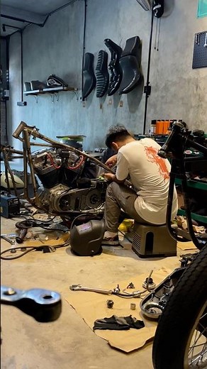 Softail oil tank installation #softail #fxst #harleydavidson #vtwin #choppers #tigaduachoppers