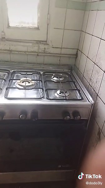 Old Kitchen Gas Stove Usage and Features