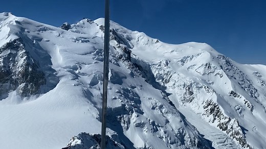 3.4K views · 165 reactions | Vivez une expérience unique avec le Pas dans le Vide  Entrez dans une boîte vitrée sur 5 faces avec plus de 1 000 m de vide sous vos pieds ️ | Mont-Blanc Natural Resort | Facebook