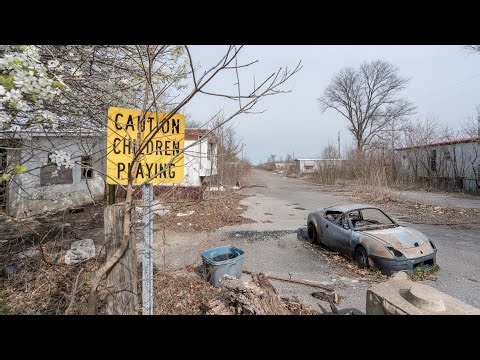 Exploring an Abandoned Trailer Park where Residents Evacuated overnight