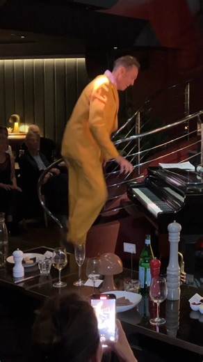 Flying Vinnie! This is how you end a song with pizzaz with the end of "Bumble Boogie" Live at @pizzaexpresslive Pheasantry. See full clip below 👇🏻 | The Jive Aces