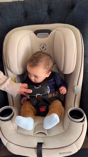 Wearing traditional winter coats in the car seat can make harnesses buckle and straps dangerously loose but the Buckle Me Baby Coat is designed with safety in mind. 🚗❄️ ✨ Side-opening front panel allows the harness to sit directly against the chest ✨ Reduces back padding for a safer, snug fit in car seats ✨ Crash-tested and CPST-recommended ✨ Reflective closures for easier buckling in low light Because keeping your child warm shouldn’t come at the cost of car seat safety. #CarSeatSafety #CrashT