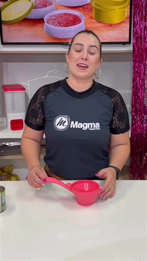 O Mini Escorredor Tupperware é a solução perfeita para quem busca praticidade e organização na hora de preparar refeições.🤩 ✅Ideal para escorrer legumes, frutas, verduras e até mesmo pequenas porções de arroz. ✅Encaixa na borda da maioria das tigelas Tupperware, proporcionando praticidade e organização. ✅Possui cabo ergonômico que garante firmeza e segurança durante o uso. 📲Adquira o seu Mini Escorredor Tupperware hoje mesmo falando comigo! #cozinhapratica #cozinhar #magmatupperware #tupperwar