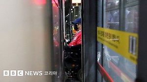 장애인 지하철 시위가 끝나지 않는 이유...'불법' 비판에 참가자들 '무관심보다 오해 받겠다' - BBC News 코리아