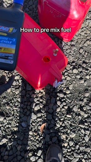 Ever wonder how to premix fuel? Well here’s a video on how to. Start with a clean fuel tank. Use the oil of your choice, decide how many are going to mix and the ratio your motor needs. you can use a chart on the back or a ratio right to figure out how many ounces of oil to gallons of fuel. then pour in, the correct amount of oil then add the correct amount of fuel and shake to mix. #mobilemechanic #2stroke #learning #theoutboarddr #outboard #mechanic #repair #boat #boatlife #fixit #yamahaoutboa