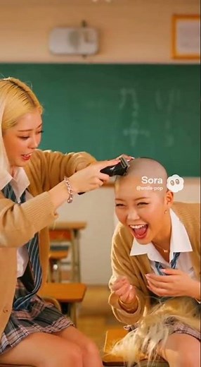 金髪女子高生、教室で断髪式。坊主女子デビュー#shorts #坊主女子 #headshave #haircut #buzzcut #sora2 #japanese
