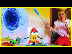 Alien 👽 landing in my apartment! Watch as I discover the Intdruder morphing into Kitchen Objects