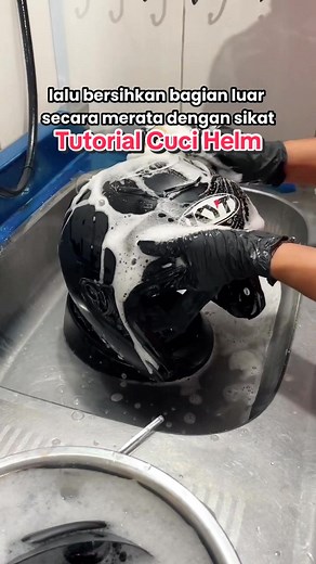 Tutorial Cuci Helm: Cara Mencuci Helm yang Benar untuk Merawat dan Membersihkan Helm yang Kotor