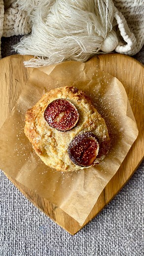 Laura Nightingale on Instagram: "My fig bread recipe Makes 1 mini boule 🩷 3 heaped tbsp self raising flour (or plain all purpose with 1/2 tsp baking powder) 🩷 2 tbsp greek or soya yoghurt 🩷 1 tsp maple syrup/ honey or sugar 🩷 1/2 tsp almond essence 🩷 1 fig 1️⃣ Mix everything in a bowl to make a dough. 2️⃣ Use floured hands to create a ball shape. It should not be too sticky. 3️⃣ Prod 2 slices of fig into the top of the dough ball. 4️⃣ Air fry on 180C for 10 mins (air fry mode) or oven bake 
