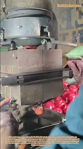 Fabrication de plastique : moulage par soufflage de récipients dans la production industrielle