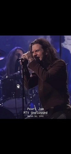 Pearl Jam 'Even Flow' MTV Unplugged Performance 1992