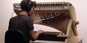 Eerie Sounding DIY Organ Uses 49 Motors to Make Music