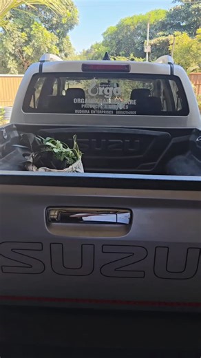 ORGO®️ Rudhira Enterprises | Your Green Partner 💚 on Instagram: "Orgo Potting Mix🪴 . . Potting mix benefits plants by providing ideal drainage & aeration (preventing root rot), water & nutrient retention, being lightweight, and offering pest/disease protection through sterility, all crucial for container health; it's a specialized, balanced medium for roots to breathe, grow strong, and absorb nutrients efficiently, unlike dense garden soil."