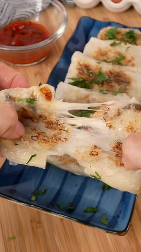 Crispy Cheesy Breakfast Dumplings Recipe