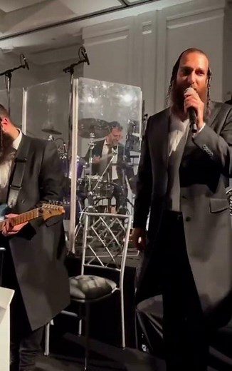 Beri Weber and Shira Choir with Freilach Band