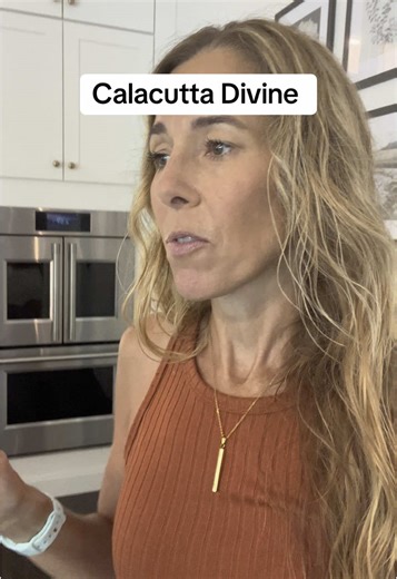 Calacatta Divine Quartz Countertops for Your Kitchen