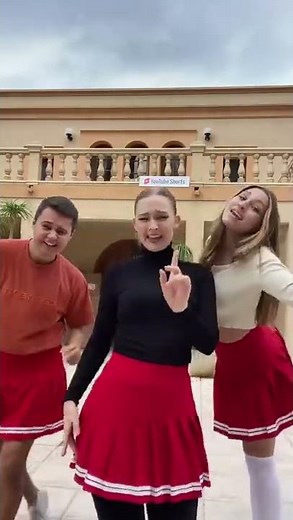 Dancing mit mylifeasjul & lucy_lacht 😍 #916house #916shorts