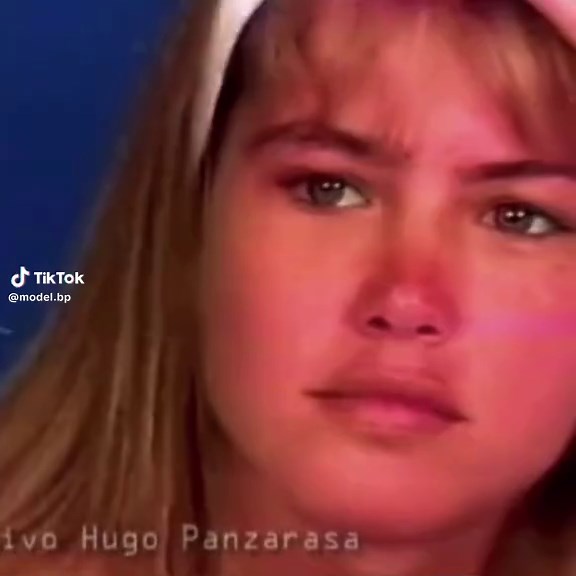 #valeriamazza #bpedit #mogged #beauty #.2000s #.90s #.goviral #.viral #.foryoupage #.trending #.models #.targetaudience #facecard