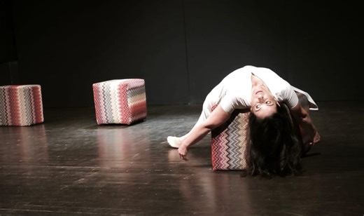 “Obitus”, ai Magazzini del Sale la tagliente coreografia di un massacro