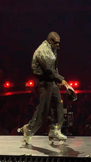 🛼 Shoe Skate Moonwalk by Usher Leaves Crowd Speechless 😳