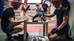 Qu'est-ce que le chessboxing, ce drôle de sport qui mêle échecs et boxe?