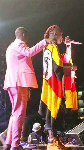 Badman Jelly G massive performance at Bar Pece Numa Awards 2025 @Badman Derricko @EeZzy Music @Anyaka kingang Mk mukai🛖🍯🌴 @doggy kizz @Masiah Okot @Kb Rapknowledge Latin Labwor @Eezzy Muzik @BADMAN JELLY G SILENT BURNER