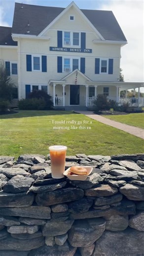 Katie Corcoran | Rhode Island Native on Instagram: "a New England summer day could heal me rn 😩 iced coffee runs, bagels on the beach, windows down & sunshine ☀️🌻✨ #eastcoastsummer #newenglandsummer #rhodeisland #coastal Inspo credit @elenaajoyce"