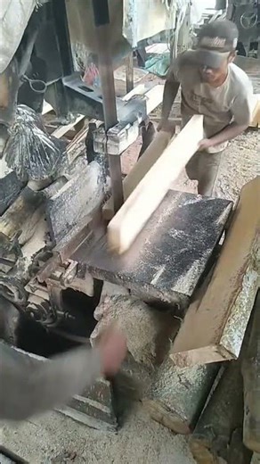 EXTREME Wood Cutting – Super Fast Log Slicing Skills! ⚡