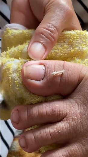 Easy Nail Art Tutorial #1. #nails #naila #nailart nailtutorial#beautytips #viralshorts #easynailart