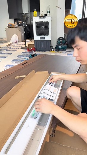 Trackless sliding door installation. #aluminium #doors #door #window #windows #slidingdoor #interiordesign #homedeco #foldingdoor #tottme | Tottme Engineering