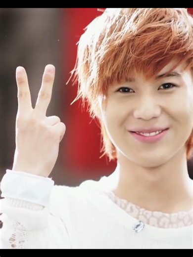 SHINee's Hello: A Dance Reflection on K-Pop Culture