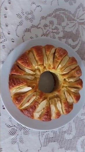 Un'idea per la #festadelladonna: La ciambella leggera di mele e ricotta profumata e senza burro.