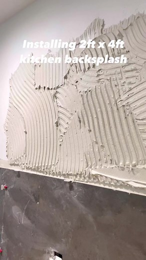 Installing large 2ft x 4ft kitchen backsplash #construction #diy #renovation #facebookreels #reelsviral #trending #viral | Scarlet Oak Homes
