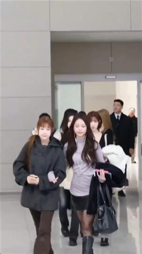 H2H at ICN Airport🛫 heading to Shanghai, China #hearts2hearts #하츠투하츠 #ハトゥハ #h2h #shorts