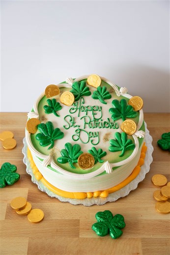 This cake is pure gold! ☘️🌟 Our Icing Shamrocks cake design will bring magic to your St. Patrick’s Day party! ✨💚🍰 https://bethelbakery.bakesmart.com/product/Icing Shamrocks All orders require 72 hours in advance. Saturday, March 14th is the last day to pre-order St. Patrick’s Day treats for pick up on March 17th ‼️ #stpatricksday #pittsburgh #stpaddysday #pittsburghbakery #bethelbakery | Bethel Bakery