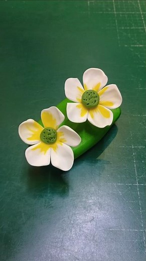 How to make fondant flower easy way / flower cake / cake topper #fondant #flowers #cake