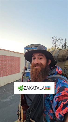 Necati Gök on Instagram: "📍Zaqatala Azerbaycan 🇦🇿 Bugün Zaqatala’da yürürken sadece taşlara, kalelere, heykellere bakmadım… Bir şehrin kalbini dinledim. 💛🌿 Dağların gölgesine yaslanan bu yer, yüzyıllardır 12 farklı milletin aynı toprağı paylaştığı, aynı rüzgârı soluduğu bir mozaik. 🌍✨ Bu çeşitliliğin sesi bile başka… Sokaklarında çok dilli bir huzur dolaşıyor. Kalenin duvarlarında zamanın bile aşındıramadığı bir güç var. 🏰 Her taş, bu coğrafyanın kaç kültürü birbirine sardığını fısıldıyor
