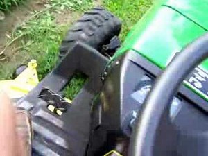 John Deere 2305 How It Works !