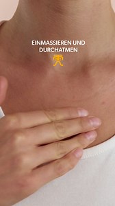 Mit der Kraft der fernöstlichen Heilkunst: Für unseren Tiger Balm Weiß Balsam verwenden wir eine Rezeptur aus Menthol, Kampfer und hochwertigen, ätherischen Ölen - zur Linderung von Erkältungsbeschwerden wie unkomplizierten Schnupfen und Bronchialbeschwerden. Aufdrehen, einmassieren, durchatmen: Tiger Balm Weiss lindert bei Erkältungssymptomen, wie leichtem Schnupfen und Bronchialbeschwerden. Einfach eine erbsengroße Menge auf Brust, Rücken oder Nasenflügel auftragen und sanft einmassieren. Tige