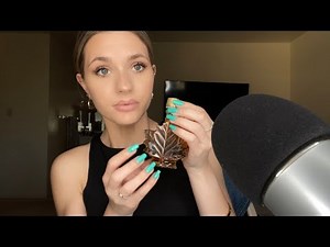 ASMR| MOUTH SOUNDS WITH LIGHT TAPPING AND HAND MOVEMENTS