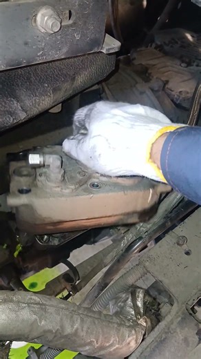 how to remove engine air compressor head #isuzumechanic #automobile