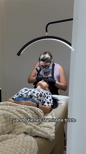 How to Perfectly Shape Your Eyebrows