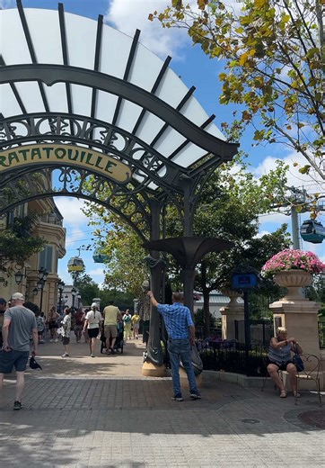🚡 The Disney Skyliner is a gondola lift system introduced at Walt Disney World Resort in September 2019. It serves as a key part of Disney's transportation network, connecting four resort hotels—Disney's Caribbean Beach Resort, Disney's Riviera Resort, Disney's Art of Animation Resort, and Disney's Pop Century Resort—with two theme parks, Epcot and Disney's Hollywood Studios. 🚡 Overview of the Disney Skyliner - System Details: The Skyliner uses a monocable detachable gondola technology provide