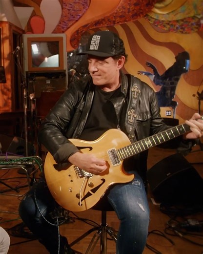 Neal Schon and Sammy Hagar jam and play "Personal Jesus" | AXS TV