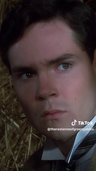 Before Saorise Ronan and Timothée Chalamet in Little Women, we had Jonathan Crombie and Megan Follows… iykyk Sidebar: Gil was kinda cruel here, no? 😬 #anneofgreengables #anneshirley #gilbertblythe #shirbert #littlewomen #joandlaurie #perioddrama #classic #booktok #movieclips #unrequitedlove #meganfollows #jonathancrombie #saoriseronan #timotheechalamet