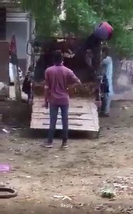 4.3K views · 85 reactions | DANGEROUS COW UNLOADING  BACHRI NE PEHLEY BANDEY KO UNLOAD KIYA PHIR KHUD UNLOAD HOKAR BHAAG GAYI  | Bakra Eid Karachi | Facebook