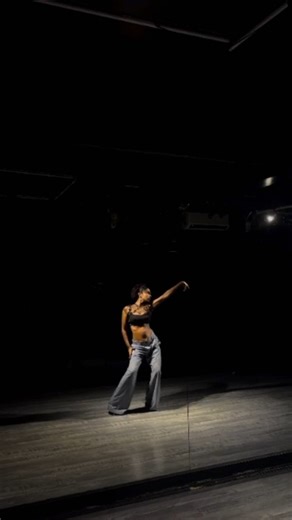 Teaching a piece on this song next week You join me for the Waacking intensive happening on the 7th , 8th & 9th of November It's gonna be intense Day1 - Waacking element training Day2 - Musicality Day3 - Choreography For more details contact me or @sweven_a_dream #waacking #waackingintensive #training #jennywaacker | Dalia Chowdhury